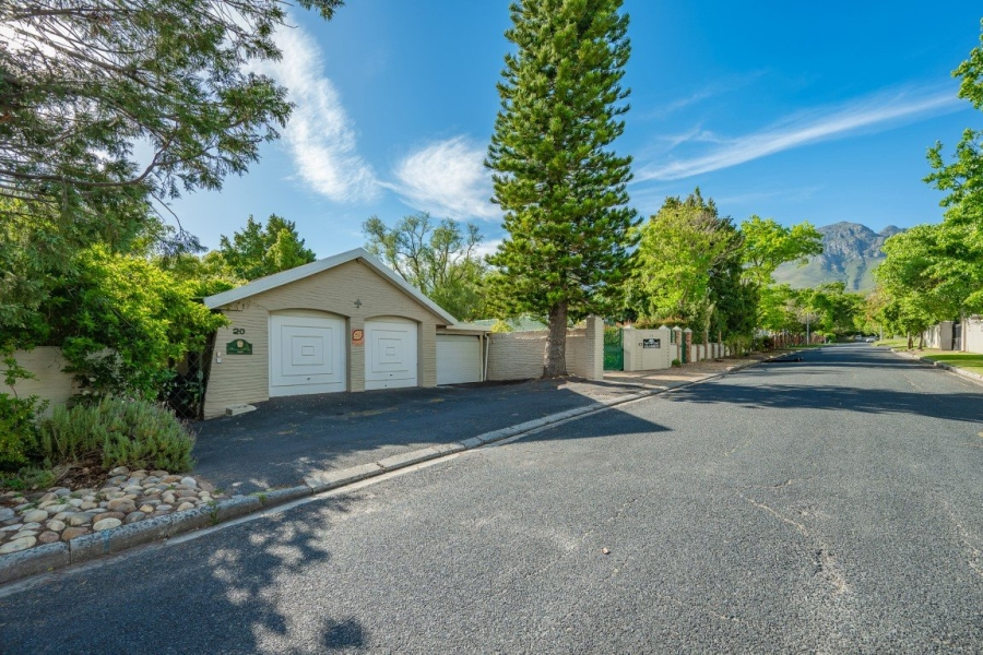 6 Bedroom Property for Sale in Golden Acre Western Cape